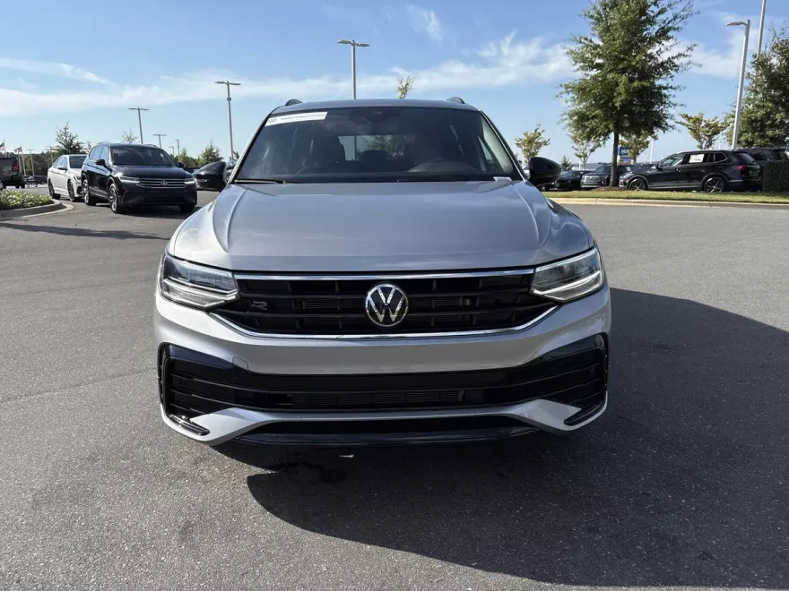 2024 Volkswagen Tiguan SE R-Line Black photo 1