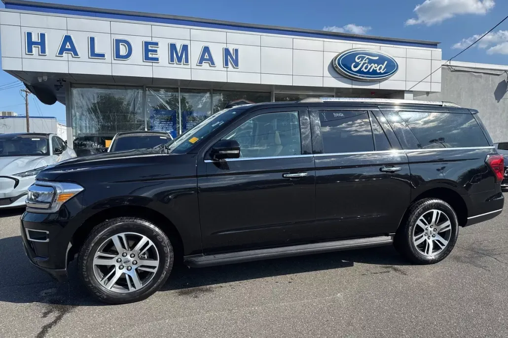 2024 Ford Expedition MAX Limited photo 1