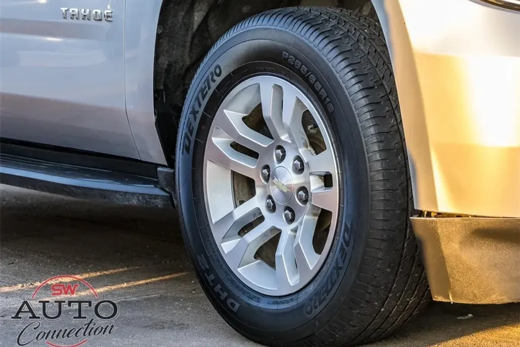 2019 Chevrolet Tahoe LT photo 1