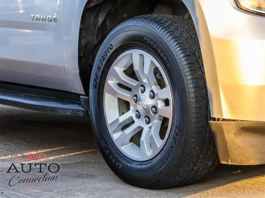 2019 Chevrolet Tahoe LT photo 1