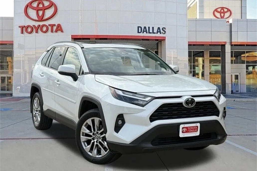 2024 Toyota RAV4 XLE Premium photo 1