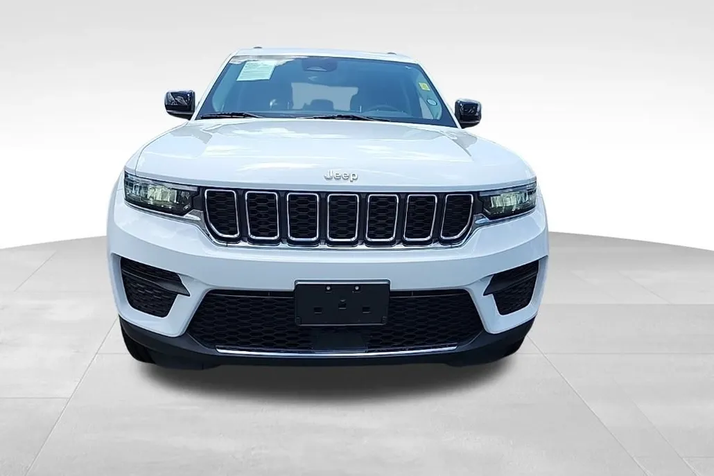 2023 Jeep Grand Cherokee Laredo photo 1
