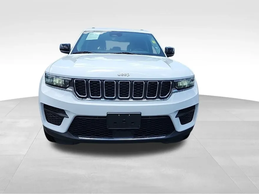 2023 Jeep Grand Cherokee Laredo photo 1