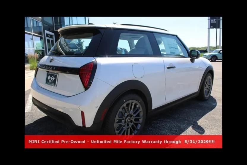 2025 Mini Cooper 2 Door Hardtop Signature photo 1