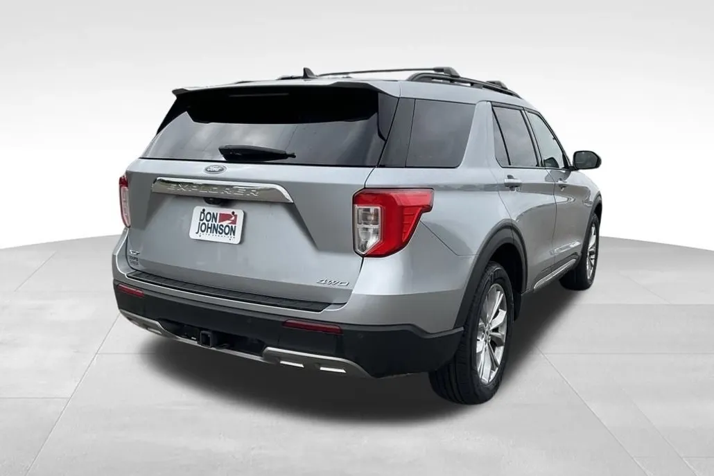 2023 Ford Explorer XLT photo 1