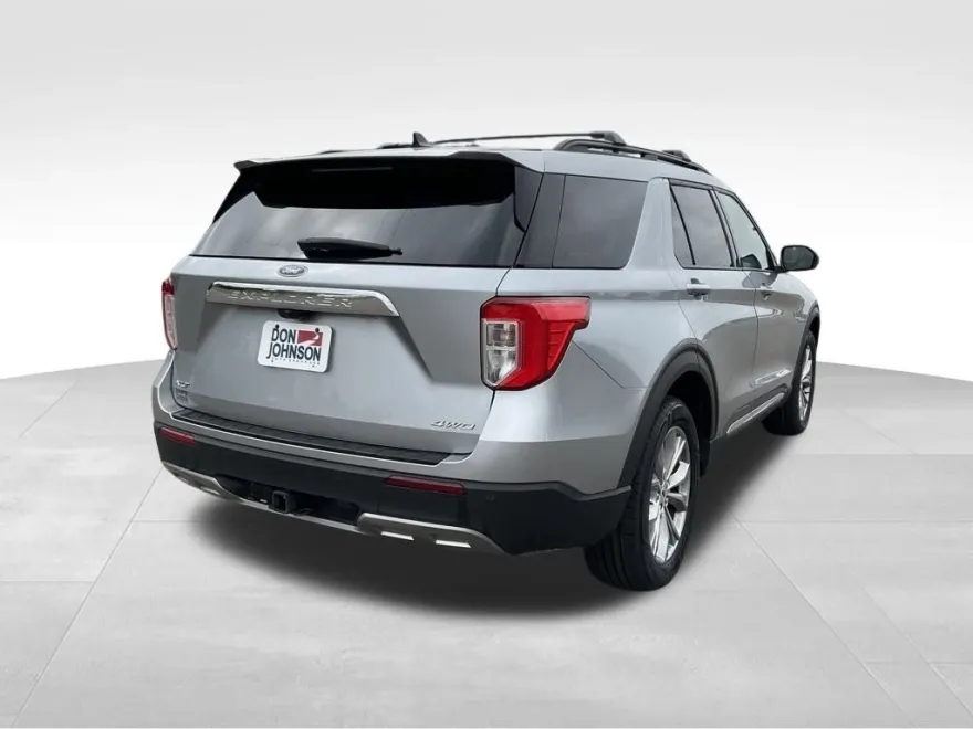 2023 Ford Explorer XLT photo 1