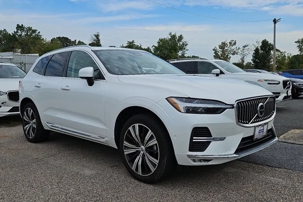 2023 Volvo XC60 B5 Ultimate photo 1