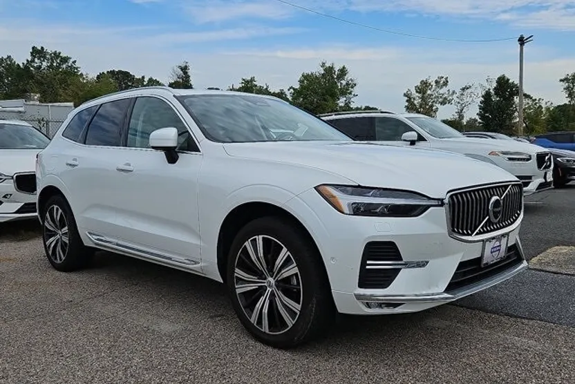 2023 Volvo XC60 Ultimate photo 1