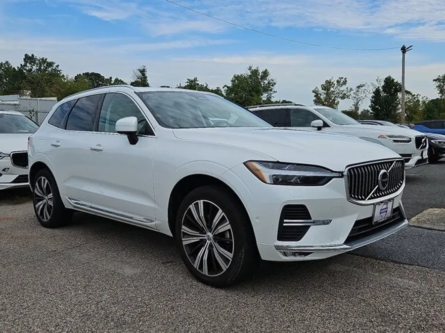 2023 Volvo XC60 B5 Ultimate photo 1