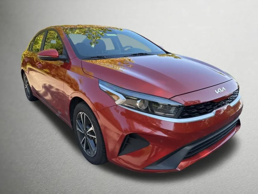2023 Kia Forte LXS photo 1