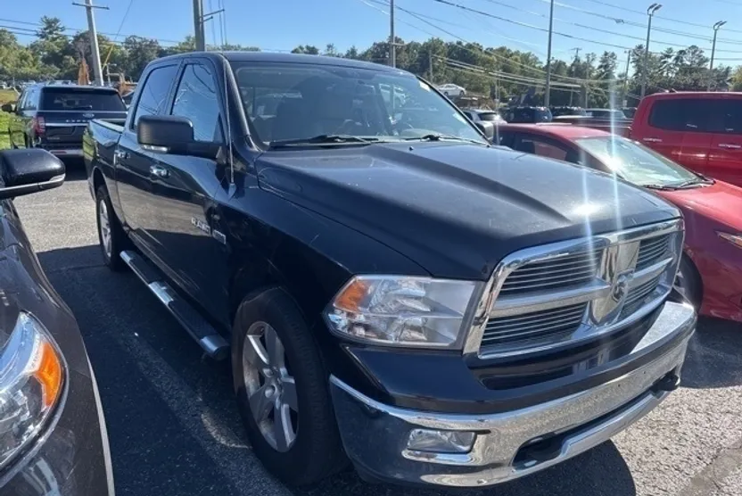 2009 Dodge Ram SLT photo 1