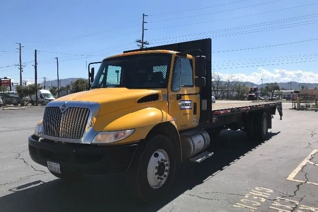2019 International 4300 DuraStar 4300 photo 1