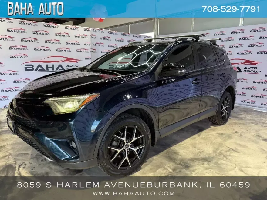 2017 Toyota RAV4 SE photo 1
