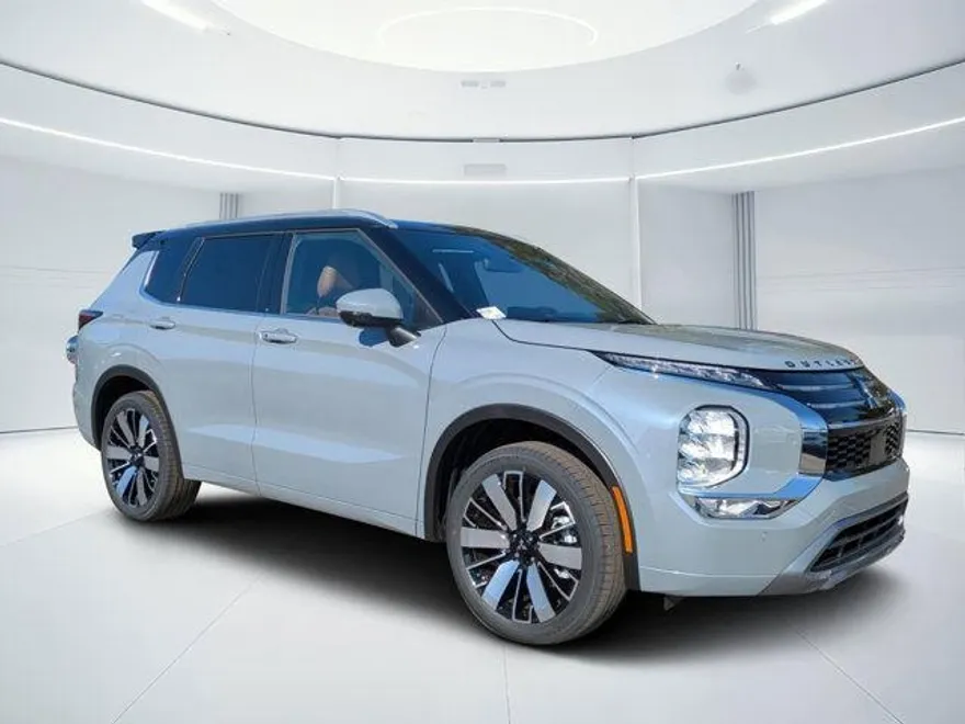 2025 Mitsubishi Outlander SEL photo 1