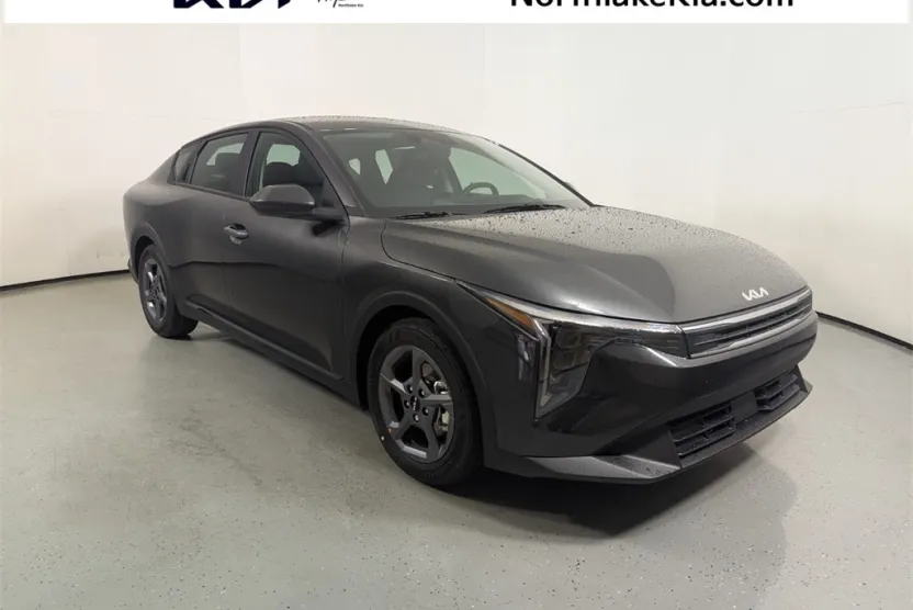 2025 Kia K4 LXS photo 1