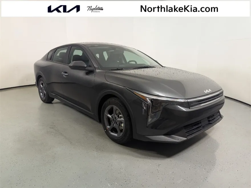 2025 Kia K4 LXS photo 1