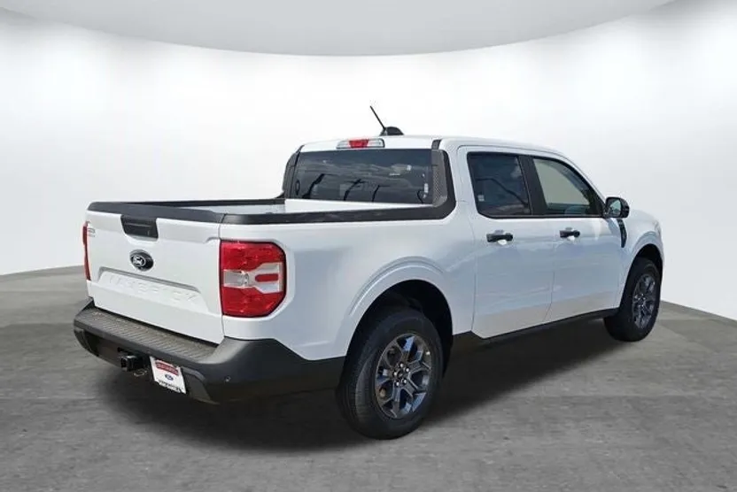 2025 Ford Maverick XLT photo 1