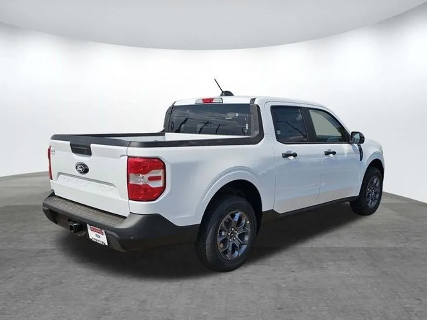 2025 Ford Maverick XLT photo 1