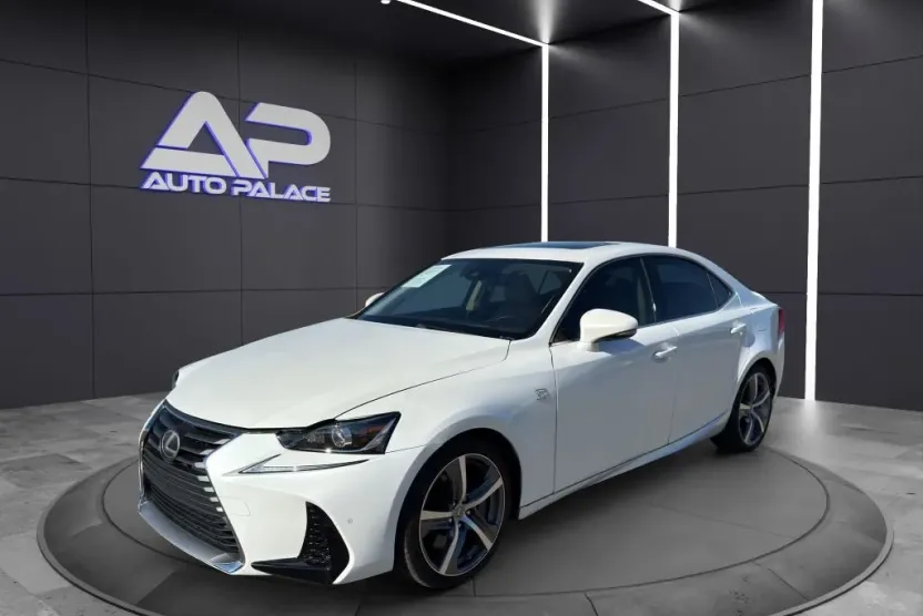 2017 Lexus IS 300 photo 1