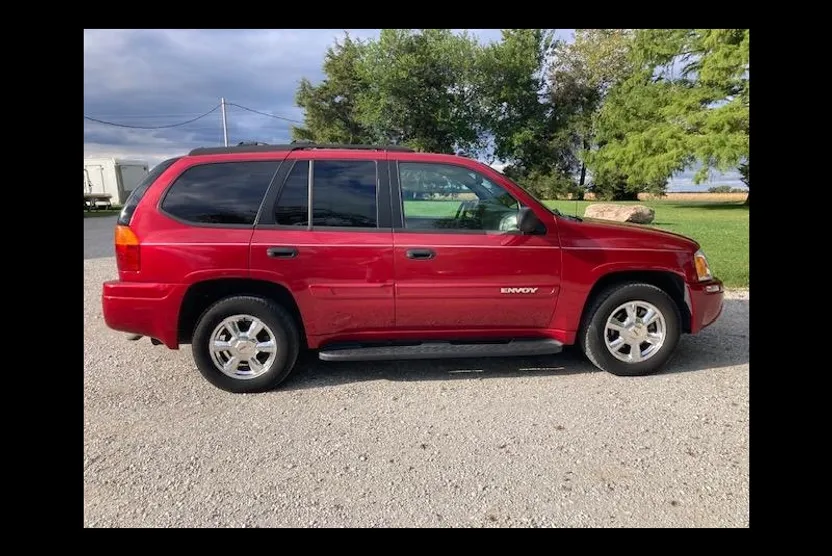 2004 Gmc Envoy photo 1
