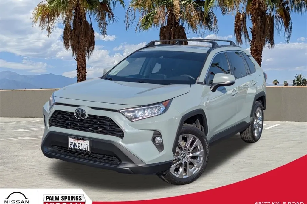 2021 Toyota RAV4 XLE Premium photo 1