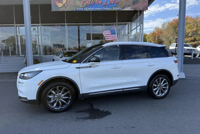 2021 Lincoln Corsair Standard photo 1