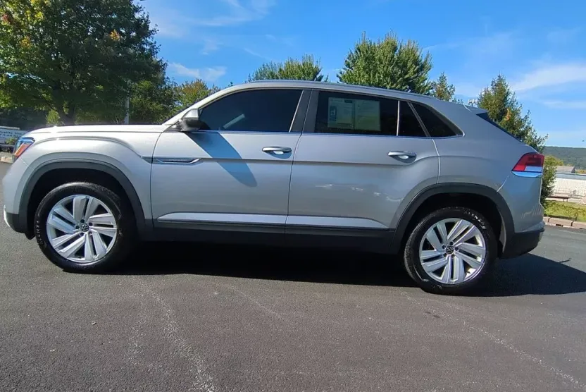 2023 Volkswagen Atlas Cross Sport V6 SE Technology photo 1