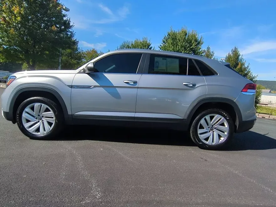 2023 Volkswagen Atlas Cross Sport V6 SE Technology photo 1
