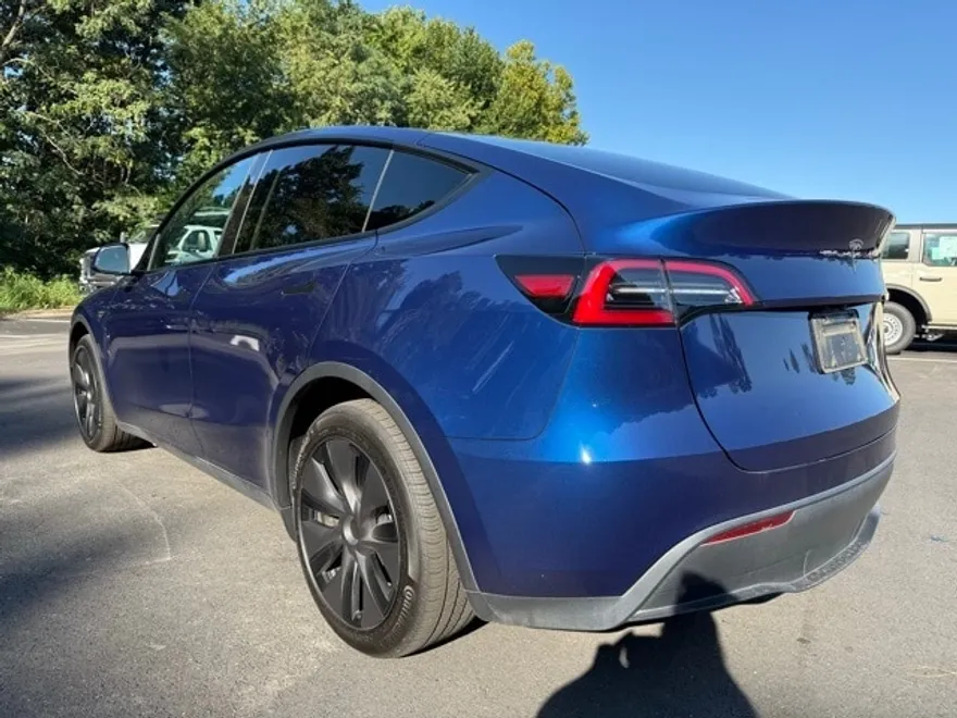 2025 Tesla Model Y Long Range photo 3