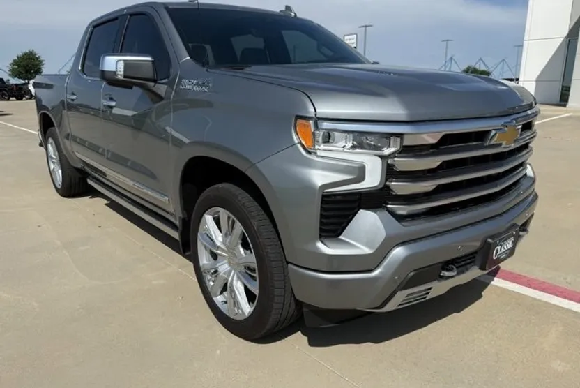 2025 Chevrolet Silverado 1500 High Country photo 1