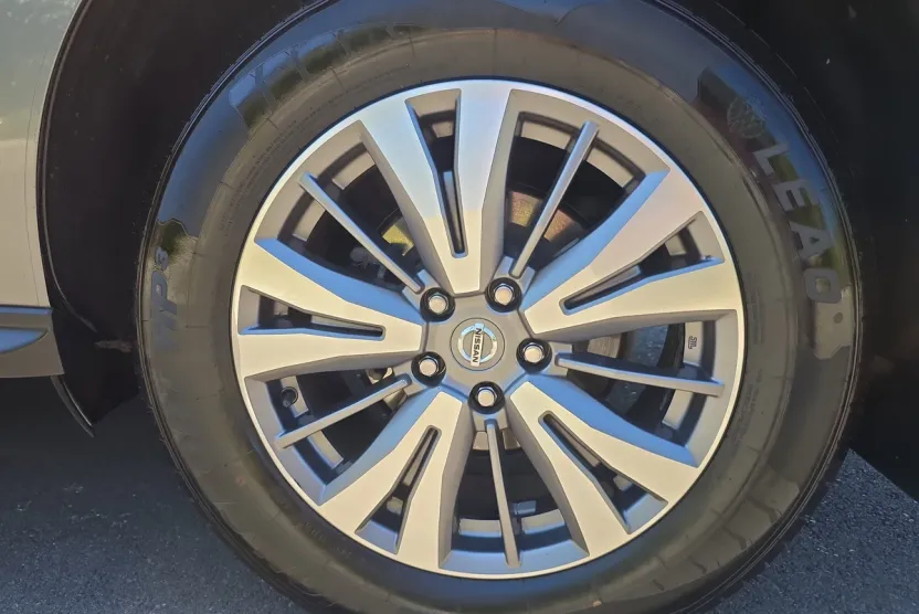 2020 Nissan Pathfinder SV photo 1