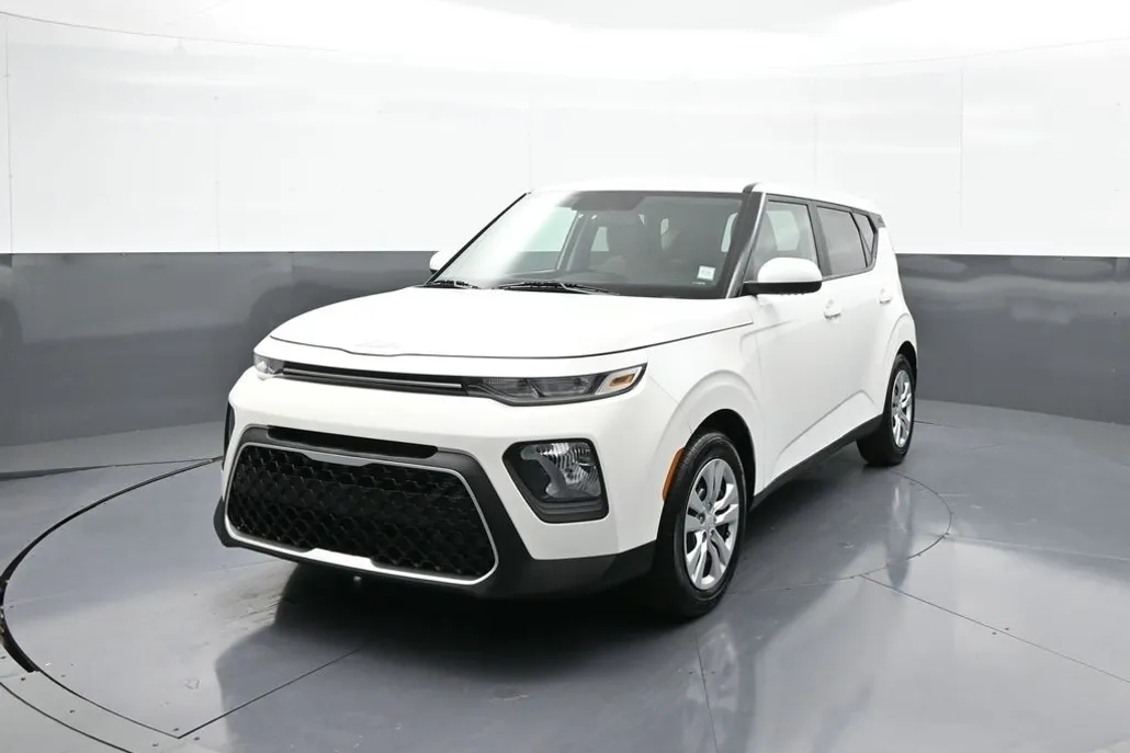 2022 Kia Soul LX photo 1