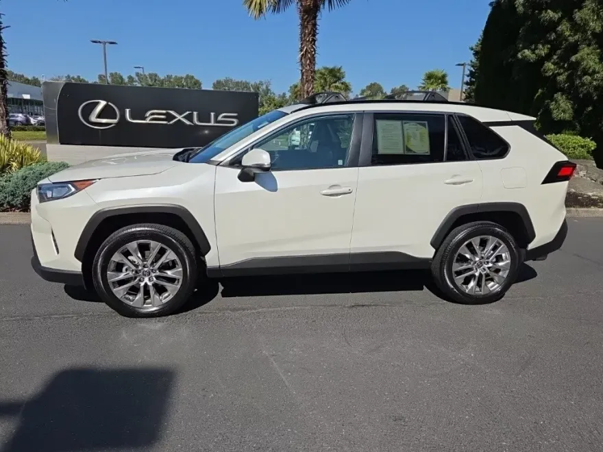 2021 Toyota RAV4 XLE Premium photo 1