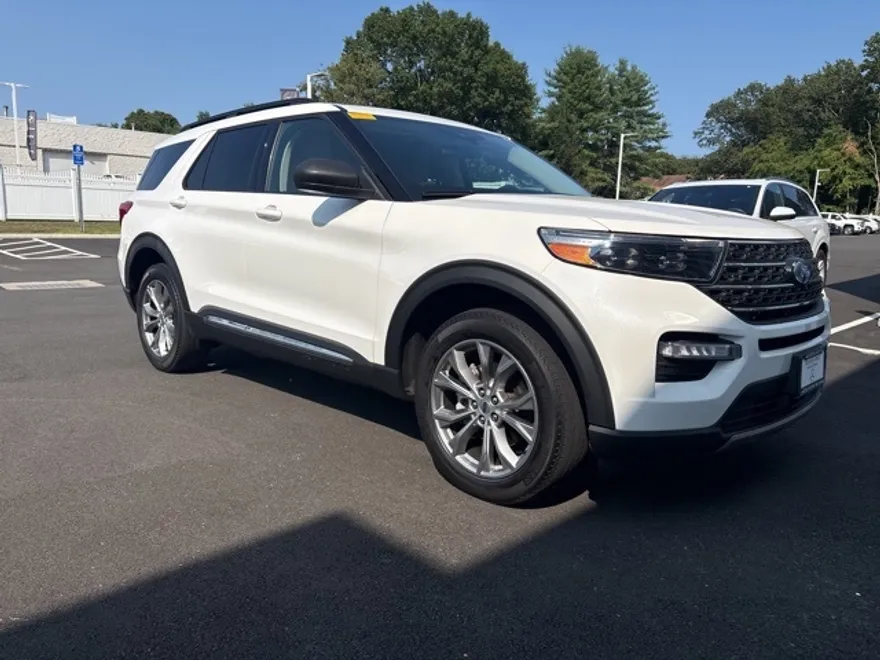 2022 Ford Explorer XLT photo 1