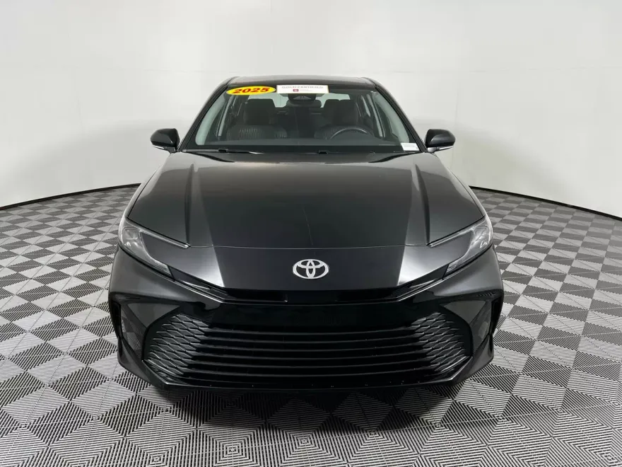 2025 Toyota Camry LE photo 1