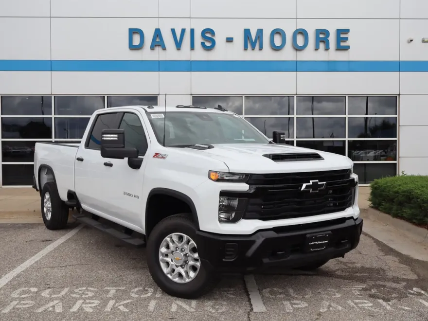 2025 Chevrolet Silverado 3500HD photo 1