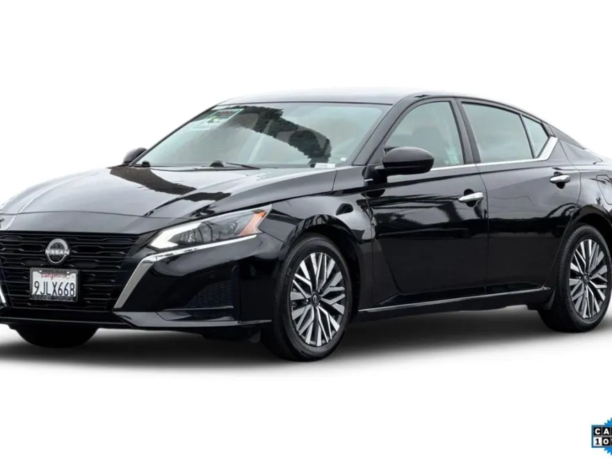 2024 Nissan Altima 2.5 SV photo 1