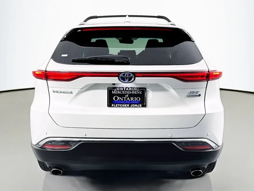 2022 Toyota Venza LE photo 1