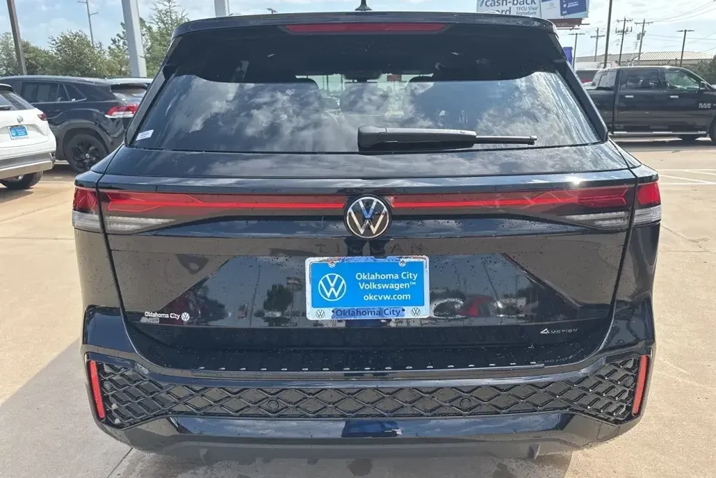 2025 Volkswagen Tiguan SE R-Line Black photo 1