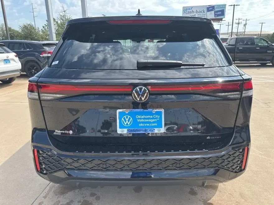 2025 Volkswagen Tiguan SE R-Line Black photo 1