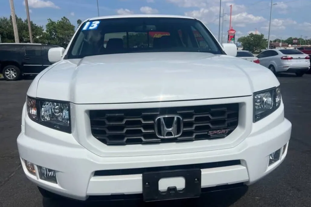 2013 Honda Ridgeline Sport photo 1