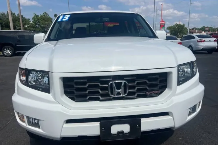 2013 Honda Ridgeline Sport photo 1