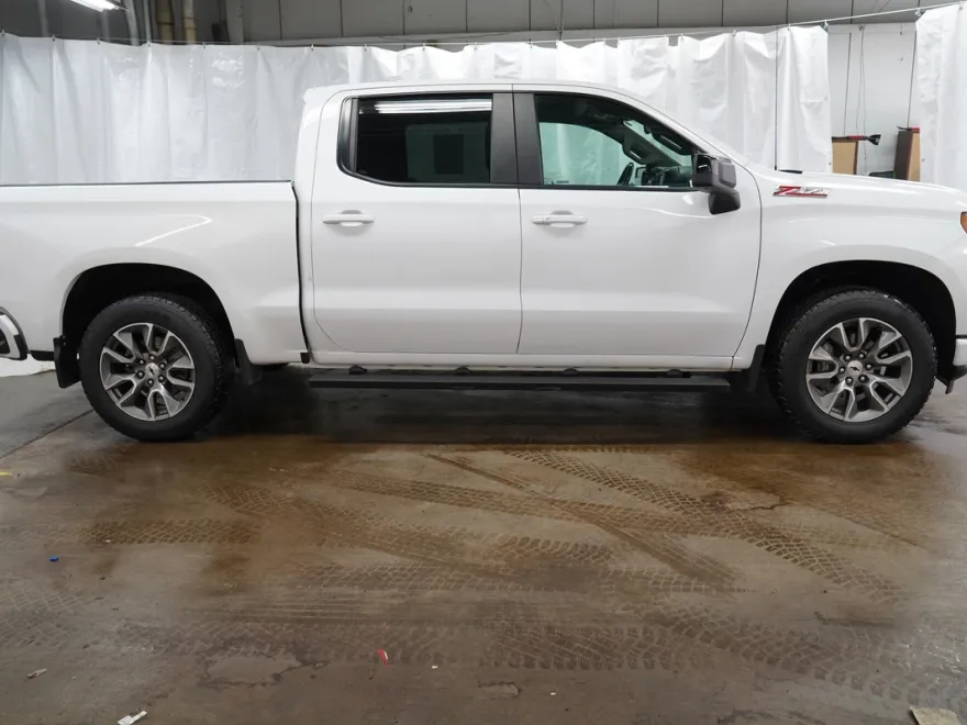 2022 Chevrolet Silverado 1500 RST photo 2