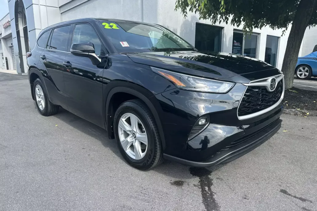 2022 Toyota Highlander LE SE photo 1
