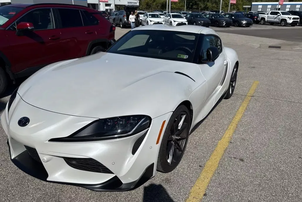2024 Toyota Supra 3.0 Premium photo 1