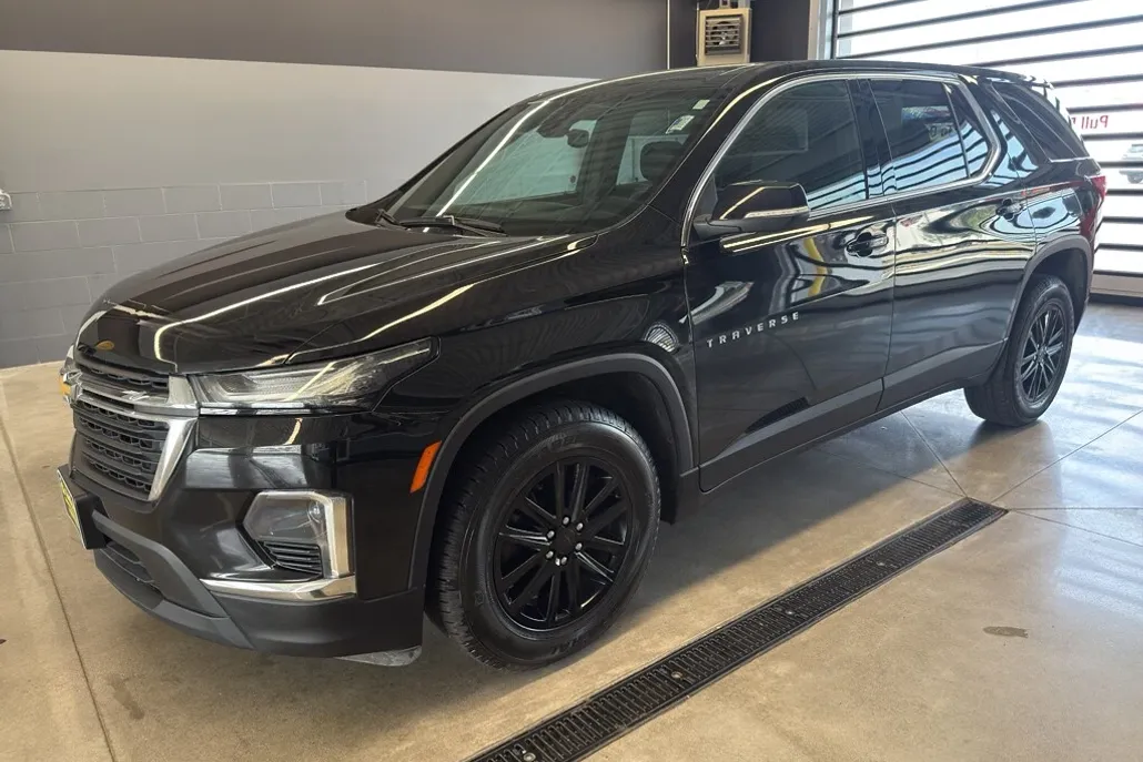 2023 Chevrolet Traverse 1LS photo 1