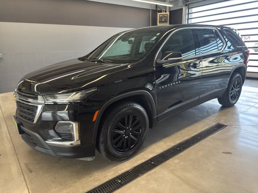 2023 Chevrolet Traverse 1LS photo 1
