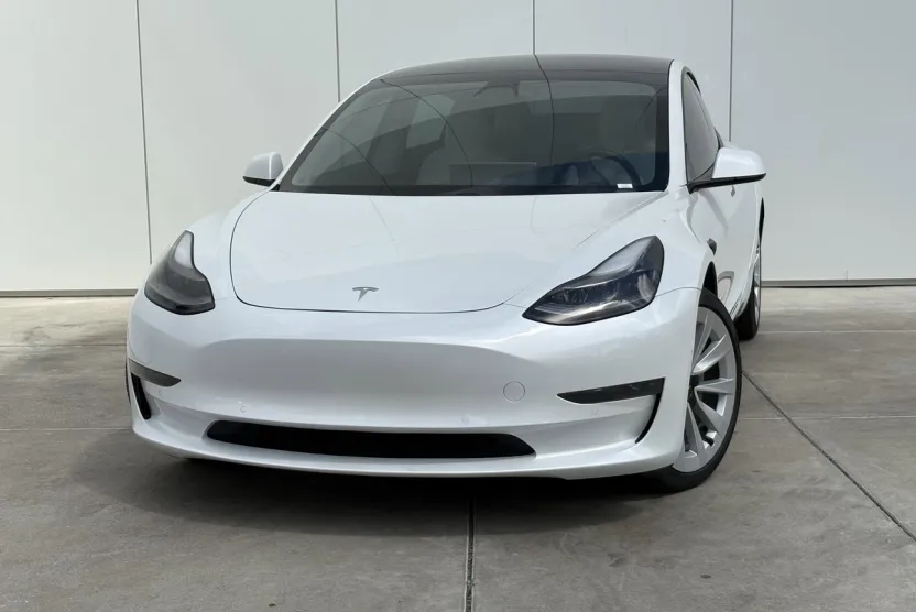 2021 Tesla Model 3 Standard Range Plus photo 1