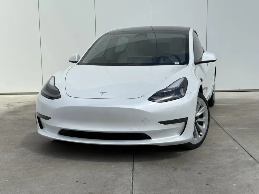 2021 Tesla Model 3 Standard Range Plus photo 1