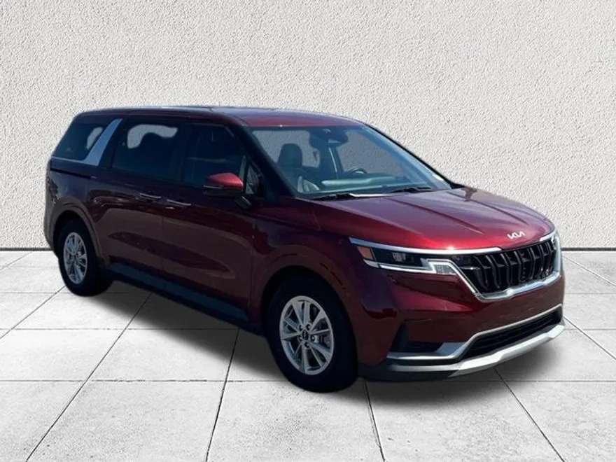 2022 Kia Carnival LXS photo 1
